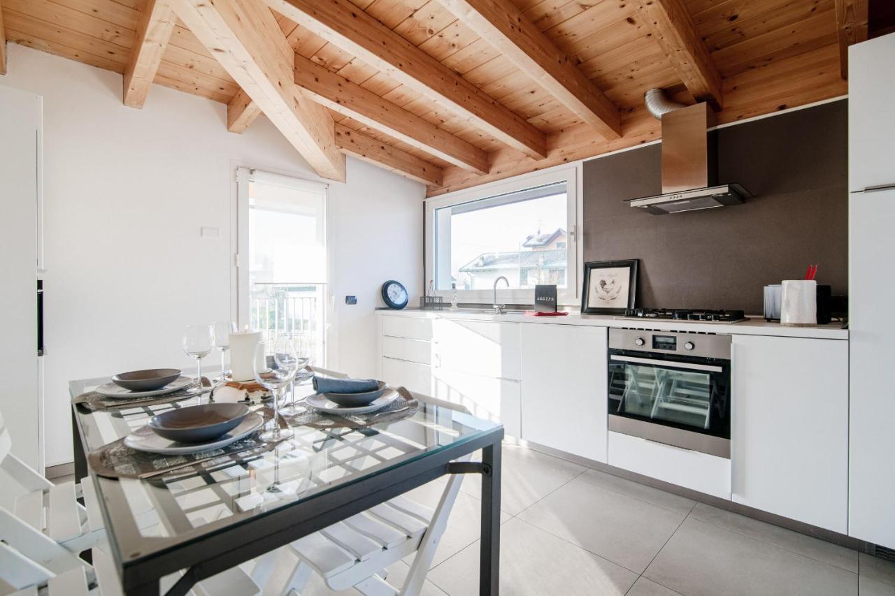 White Attic - By Myhomeincomo Camnago Volta Екстер'єр фото