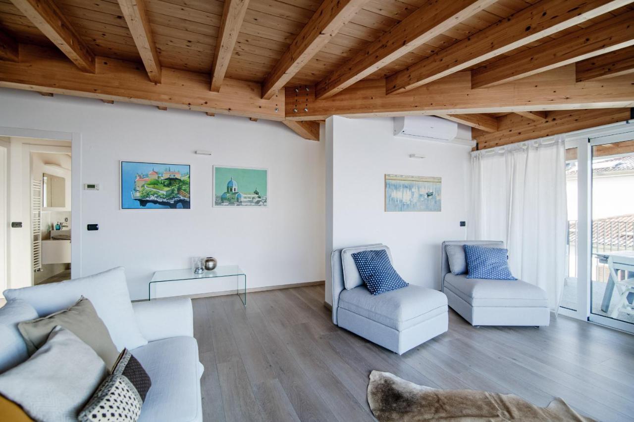 White Attic - By Myhomeincomo Camnago Volta Екстер'єр фото