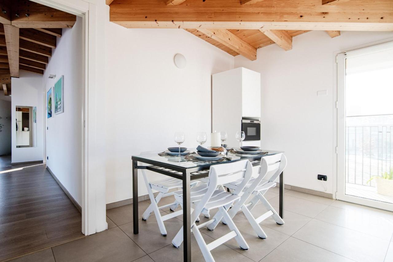 White Attic - By Myhomeincomo Camnago Volta Екстер'єр фото