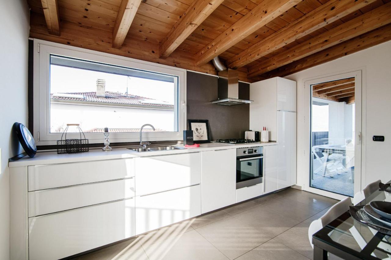 White Attic - By Myhomeincomo Camnago Volta Екстер'єр фото