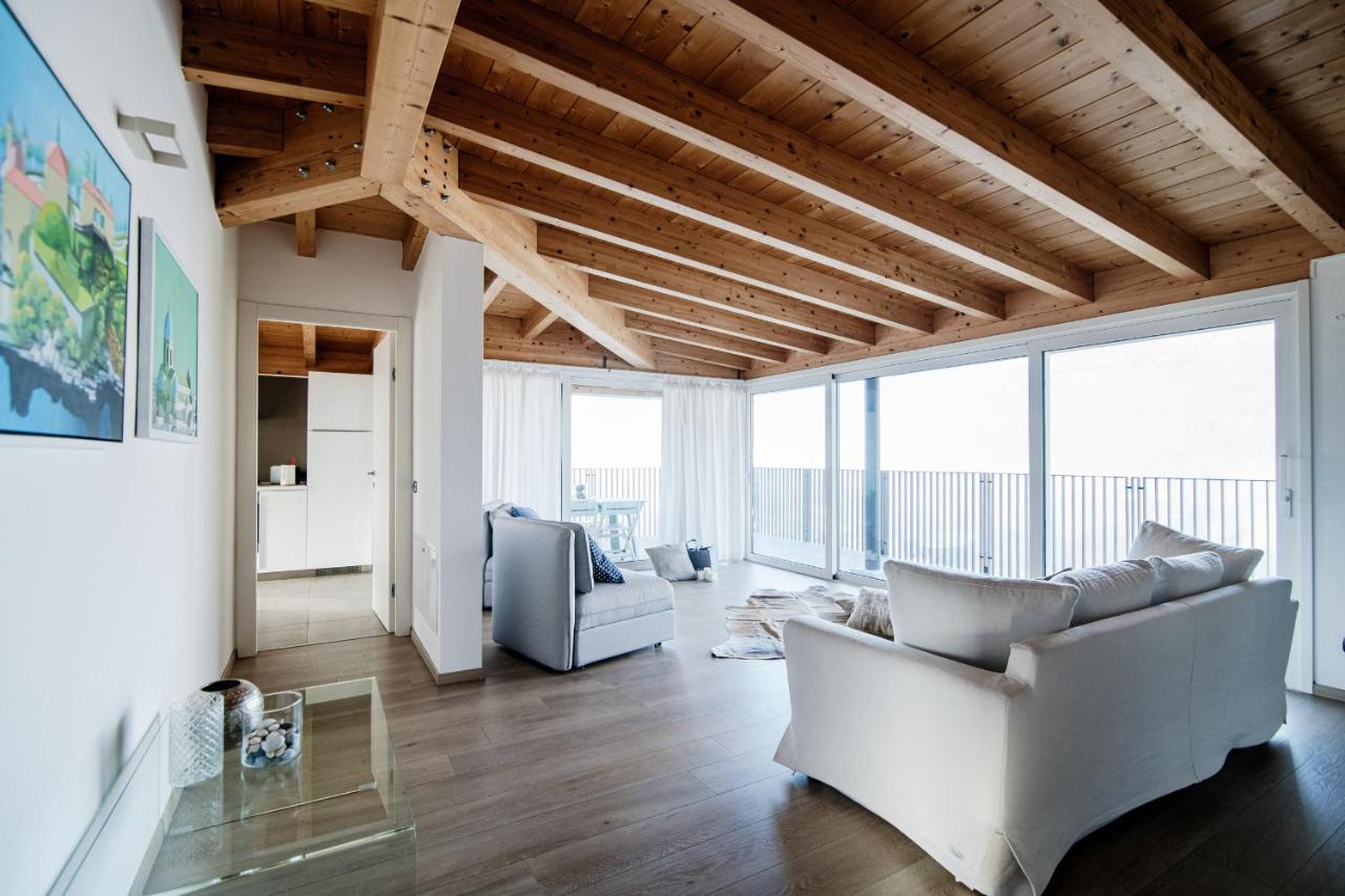 White Attic - By Myhomeincomo Camnago Volta Екстер'єр фото