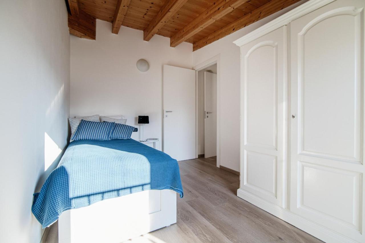 White Attic - By Myhomeincomo Camnago Volta Екстер'єр фото