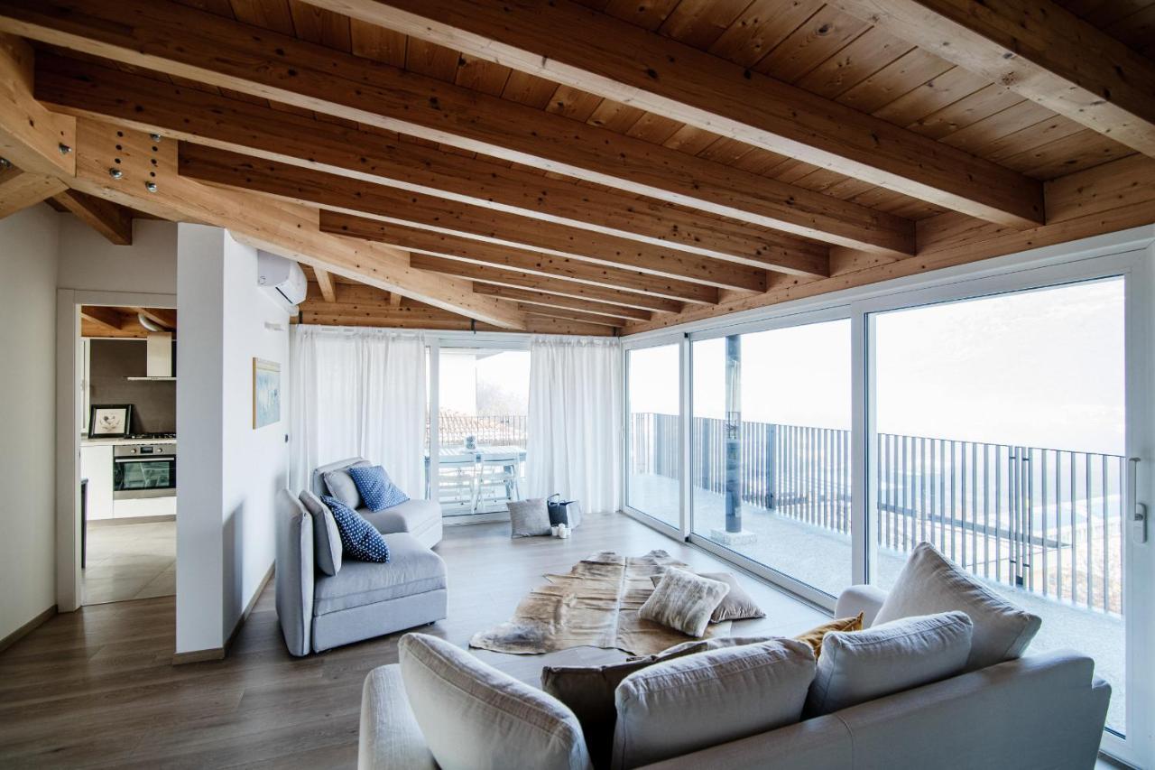 White Attic - By Myhomeincomo Camnago Volta Екстер'єр фото
