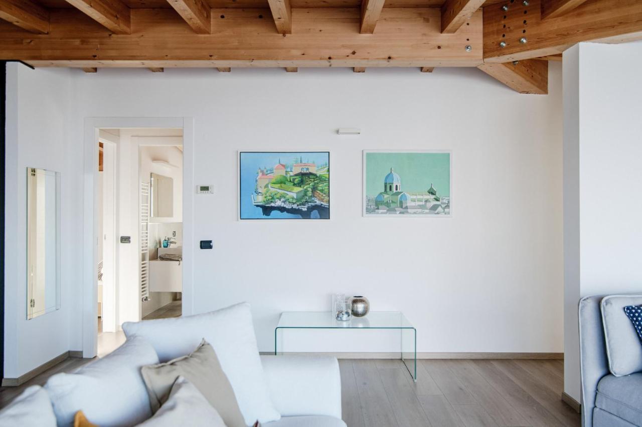 White Attic - By Myhomeincomo Camnago Volta Екстер'єр фото