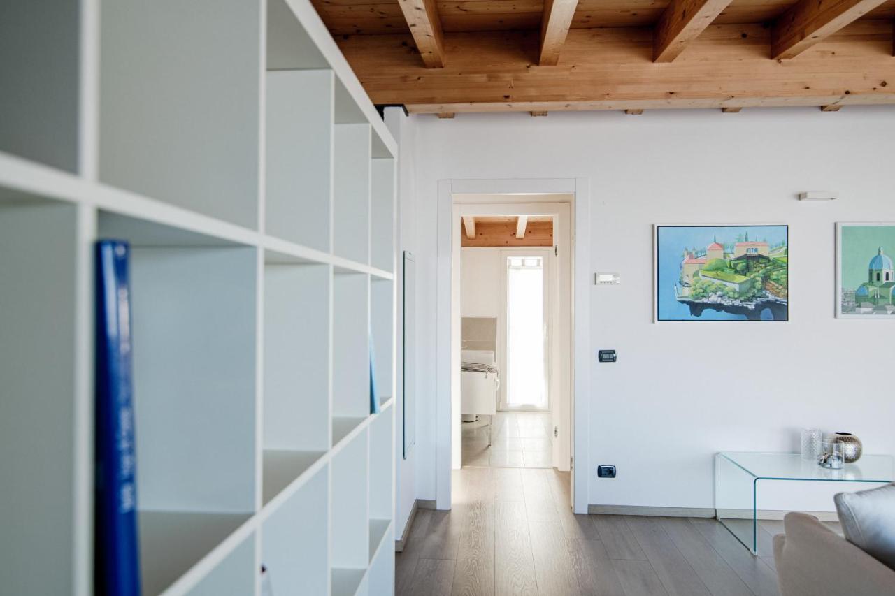 White Attic - By Myhomeincomo Camnago Volta Екстер'єр фото